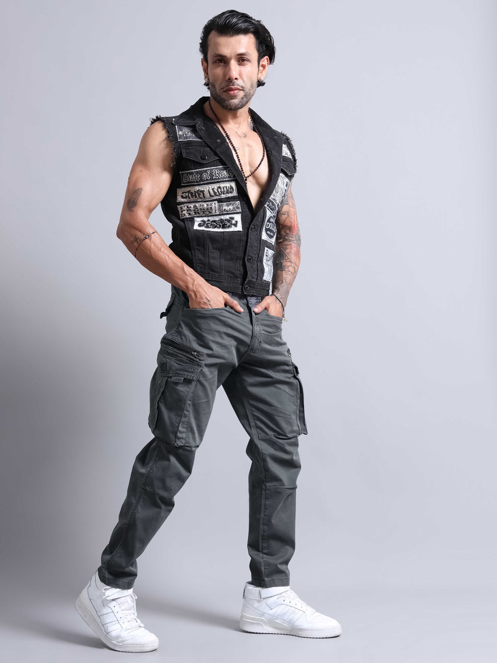 CK Men’s Gray Cotton Cargo Pants – Premium Denim, Relaxed Straight Fit, 6 Pockets, Mid-Rise Casual Trousers